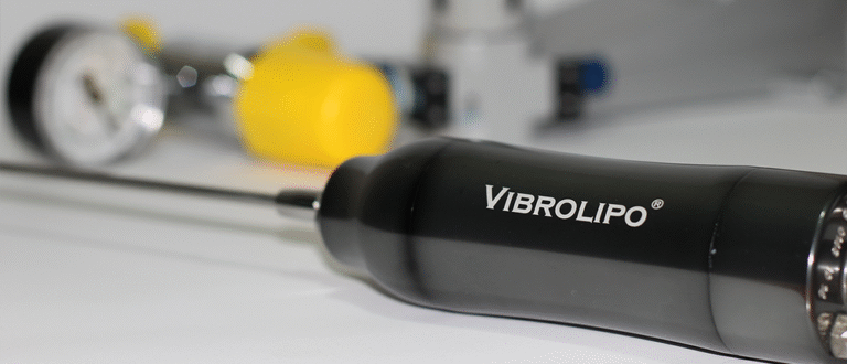 Imagem mostrando um Vibrolipo, aparelho que utilizamos em nossas cirurgias plásticas de lipoaspiração HD, lipoesculturas e lipoabdominoplastias em Catalão