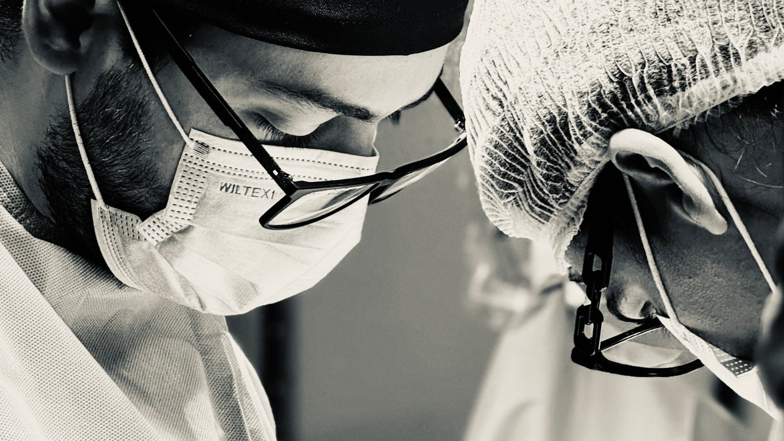 Dra. Izadora Reis e Dr. Lucas Cunha são cirurgiões plásticos em Catalão e estão realizando cirurgia plástica de mastopexia com prótese, lipo HD e abdominoplastia
